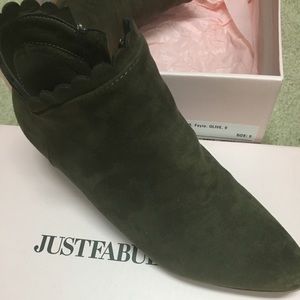 Ankle boots, olive colored, new.